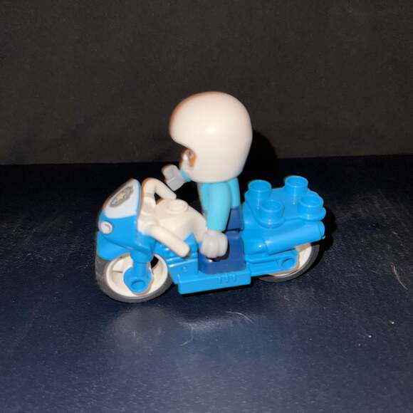 Pair of LEGO DUPLO Police Motorcycles with Police Officers - Picture 4 of 4